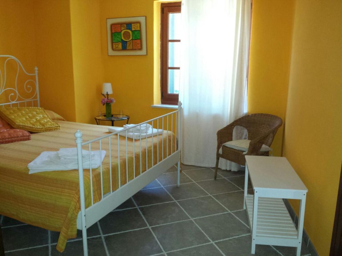B&B Pietre Antiche Vezzi Portio Exterior photo